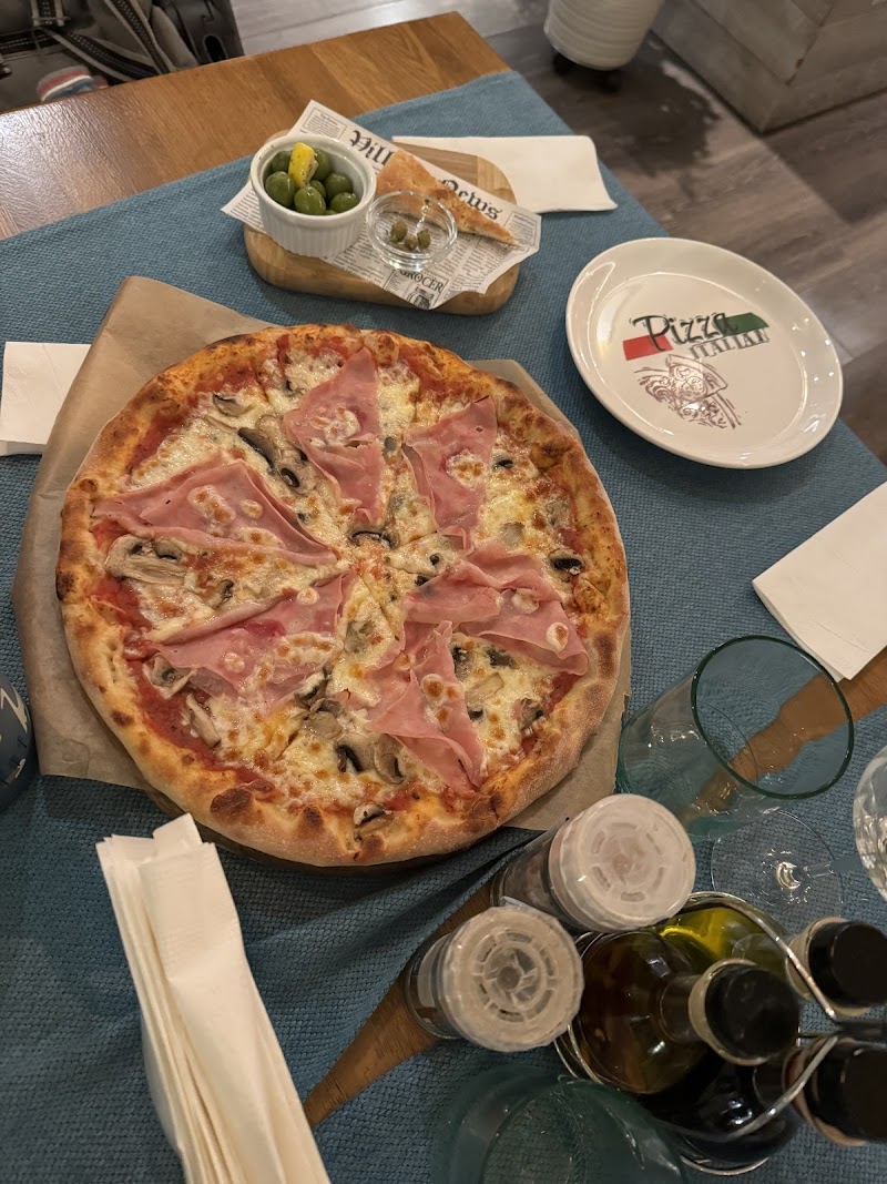 Trattoria Mezzaluna