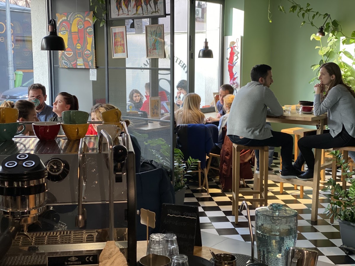 Saint Roastery Victoriei — Cafe